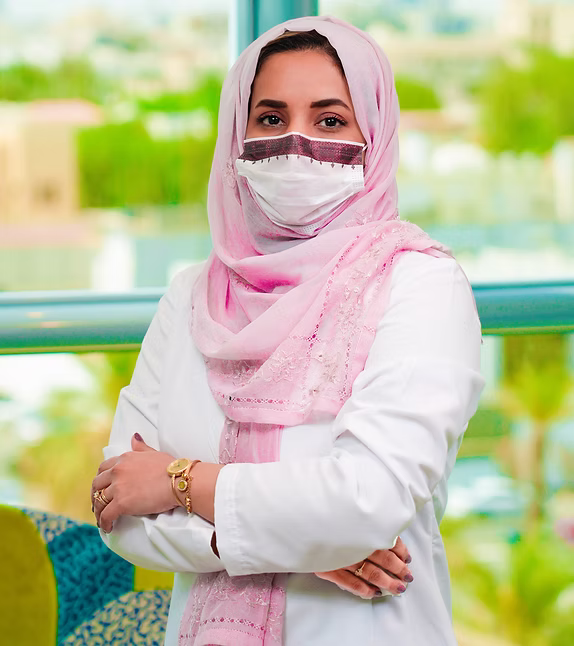 د. إيناس عبدالعزيز، طبيب مقيم الأمراض الجلدية